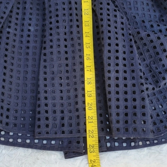 Vince Camuto lined eyelit skirt 6 - Picture 9 of 11